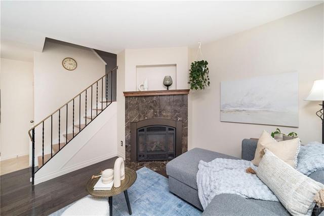 582 Seyton Drive, Townhouse with 3 bedrooms, 2 bathrooms and 2 parking in Ottawa ON | Image 12