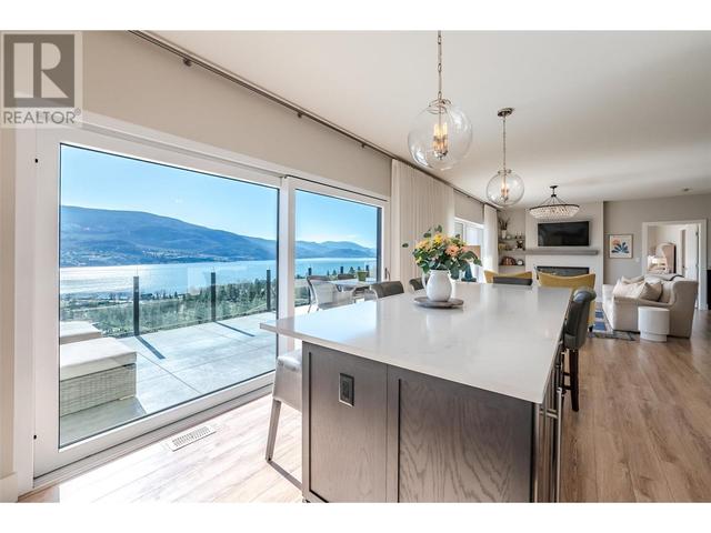 132 Skaha Hills Drive, House detached with 3 bedrooms, 2 bathrooms and 2 parking in Penticton 1 BC | Image 8