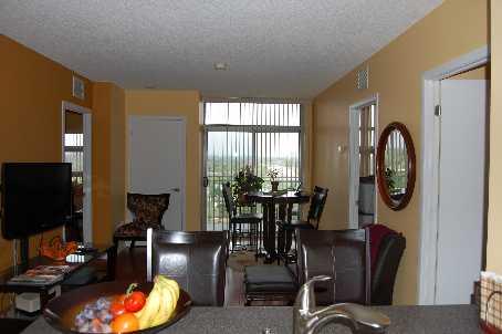 1014 - 2464 Weston Rd, Condo with 2 bedrooms, 2 bathrooms and 1 parking in Toronto ON | Image 3