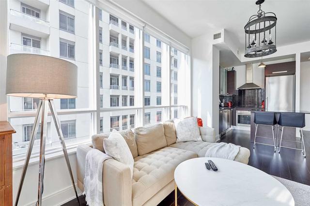 1605 - 21 Balmuto St, Condo with 1 bedrooms, 1 bathrooms and 0 parking in Toronto ON | Image 6