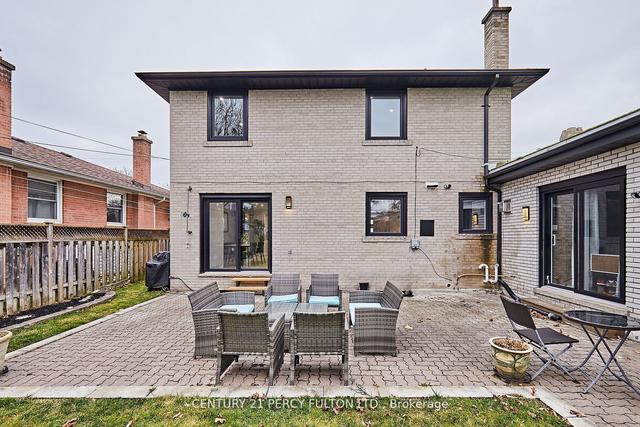 40 Monarchwood Cres, House detached with 3 bedrooms, 4 bathrooms and 5 parking in Toronto ON | Image 20
