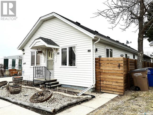 420 3rd Avenue, House detached with 2 bedrooms, 2 bathrooms and null parking in Cudworth SK | Image 2