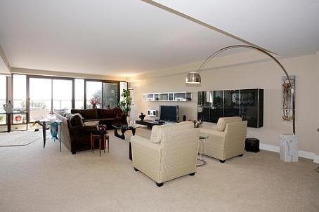 th415 - 99 Harbour Sq, Townhouse with 2 bedrooms, 3 bathrooms and 2 parking in Toronto ON | Image 6
