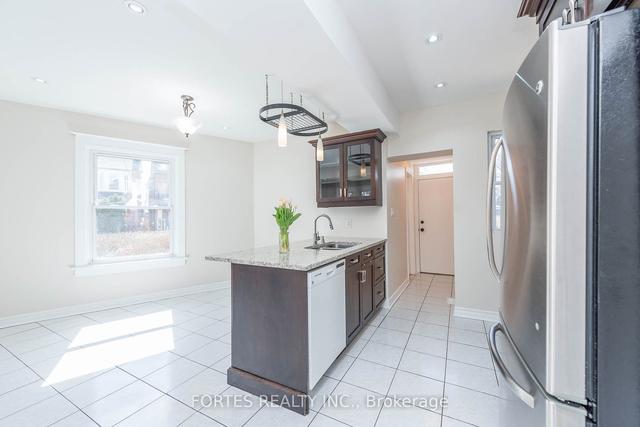 8 Spring Grove Ave, House semidetached with 3 bedrooms, 3 bathrooms and 1 parking in Toronto ON | Image 23