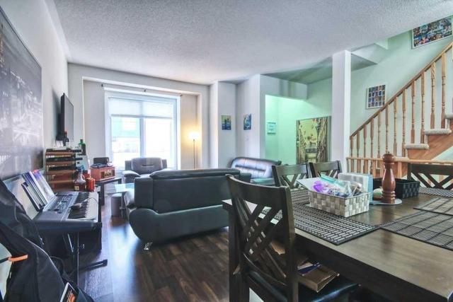 31 Magdalene Cres, House attached with 3 bedrooms, 3 bathrooms and 2 parking in Brampton ON | Image 8