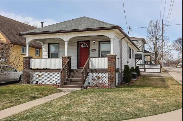 4401 Second Ave, House detached with 2 bedrooms, 2 bathrooms and 2 parking in Niagara Falls ON | Card Image