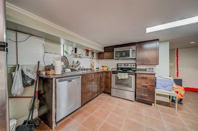 1409 Lansdowne Ave, House semidetached with 3 bedrooms, 3 bathrooms and 2 parking in Toronto ON | Image 24