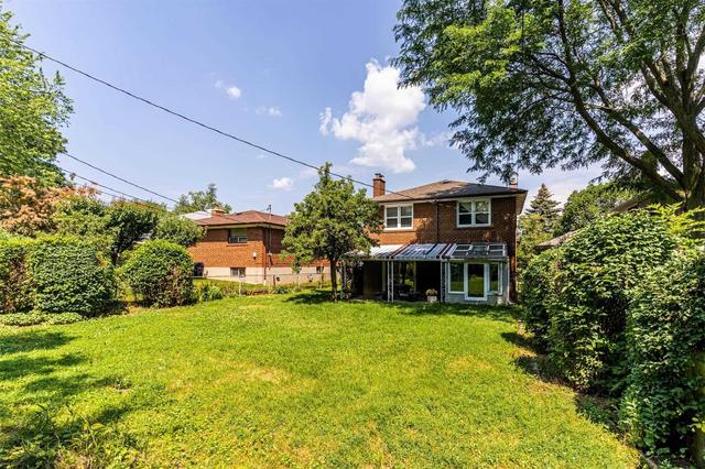 27 Hamptonbrook Dr, House detached with 4 bedrooms, 2 bathrooms and 3 parking in Toronto ON | Image 13