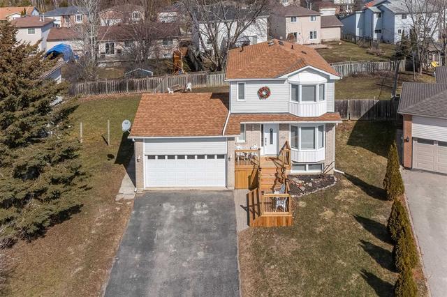 2531 Lloyd St, House detached with 3 bedrooms, 3 bathrooms and 6 parking in Innisfil ON | Image 1
