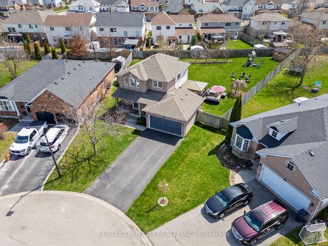 7 Moffat Crt, House detached with 3 bedrooms, 4 bathrooms and 6 parking in Brantford ON | Image 36