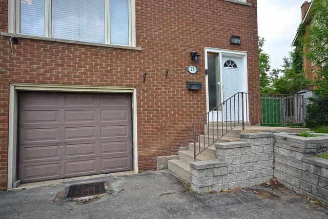 27 Newlyn Cres, House semidetached with 3 bedrooms, 2 bathrooms and 4 parking in Brampton ON | Image 12