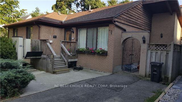 203 Mckee Ave, House detached with 2 bedrooms, 2 bathrooms and 3 parking in Toronto ON | Image 1
