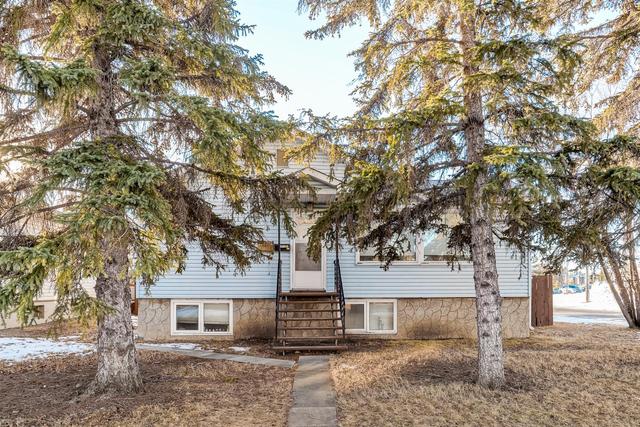 2139 51 Avenue Sw, House detached with 5 bedrooms, 2 bathrooms and 2 parking in Calgary AB | Image 2