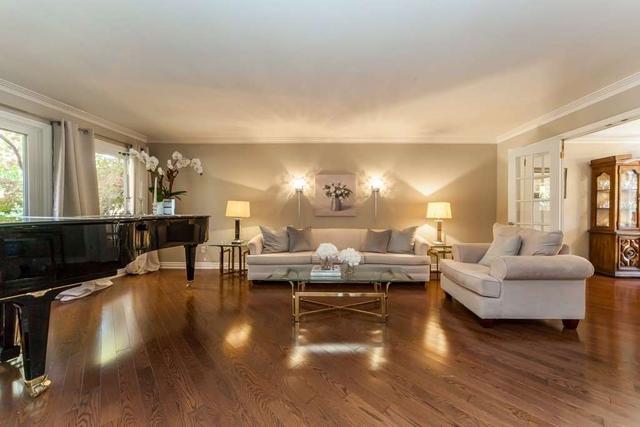25 Mossgrove Tr, House detached with 4 bedrooms, 4 bathrooms and 5 parking in Toronto ON | Image 8