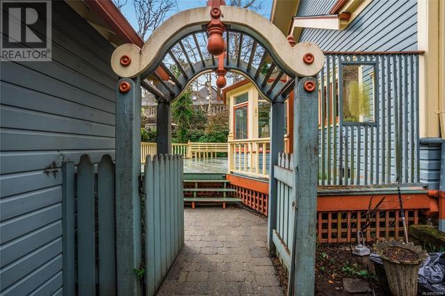1023 St. Charles St, House detached with 3 bedrooms, 3 bathrooms and 6 parking in Victoria BC | Image 43