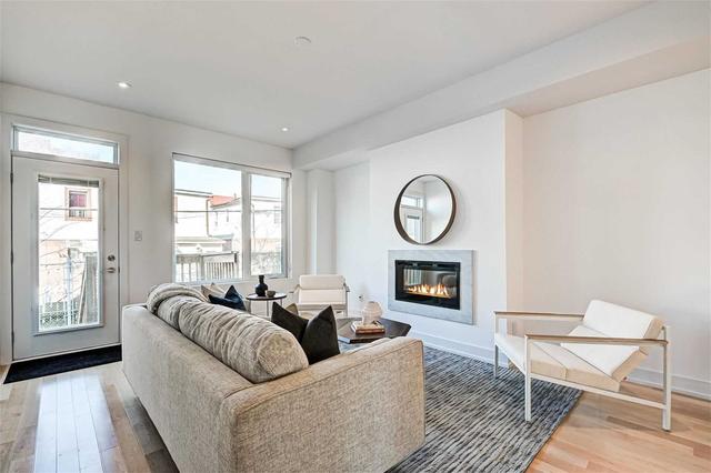 515 - 50 Curzon St, Townhouse with 3 bedrooms, 3 bathrooms and 1 parking in Toronto ON | Image 2