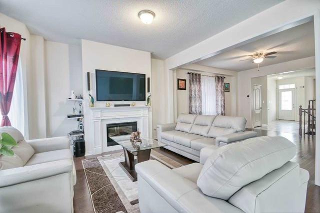 86 Ledger Point Cres, House semidetached with 4 bedrooms, 3 bathrooms and 2 parking in Brampton ON | Image 2