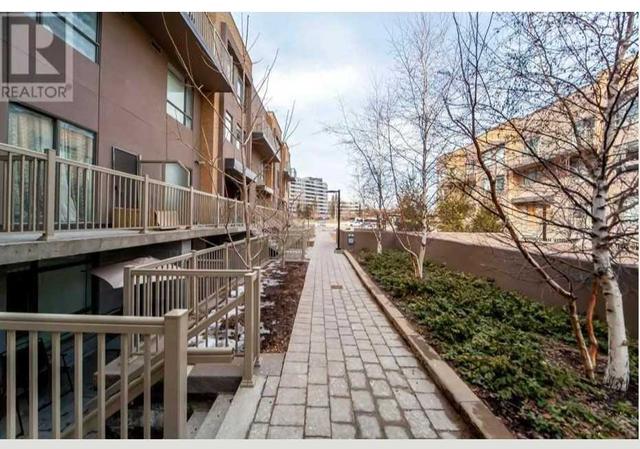 002 - 40 Orchid Place Dr, Townhouse with 3 bedrooms, 3 bathrooms and 1 parking in Toronto ON | Image 2