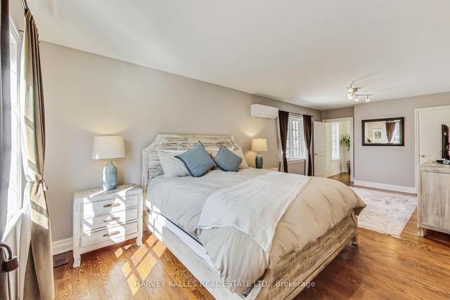 218 Yonge Blvd, House detached with 3 bedrooms, 4 bathrooms and 4 parking in Toronto ON | Image 16