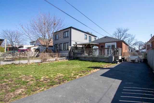 32 Phillip Ave, House detached with 3 bedrooms, 2 bathrooms and 4 parking in Toronto ON | Image 14