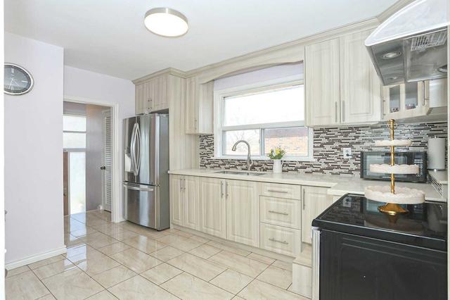73 Nelson St, House detached with 3 bedrooms, 3 bathrooms and 3 parking in Toronto ON | Image 7