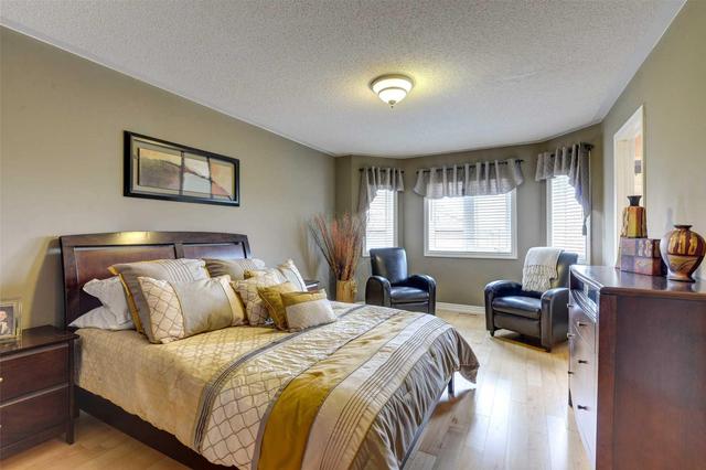 74 Peachwood Cres, House detached with 4 bedrooms, 3 bathrooms and 2 parking in Hamilton ON | Image 11