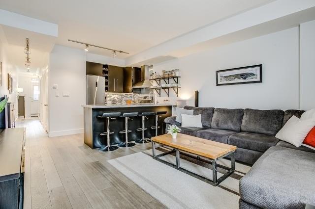 Unit 9 - 24 Connolly St, Townhouse with 1 bedrooms, 1 bathrooms and 1 parking in Toronto ON | Image 2