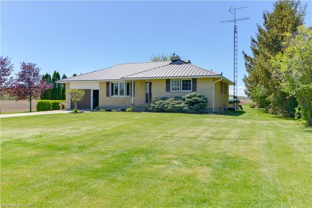 4049 Nauvoo Road, House detached with 2 bedrooms, 1 bathrooms and 6 parking in Brooke Alvinston ON | Image 17