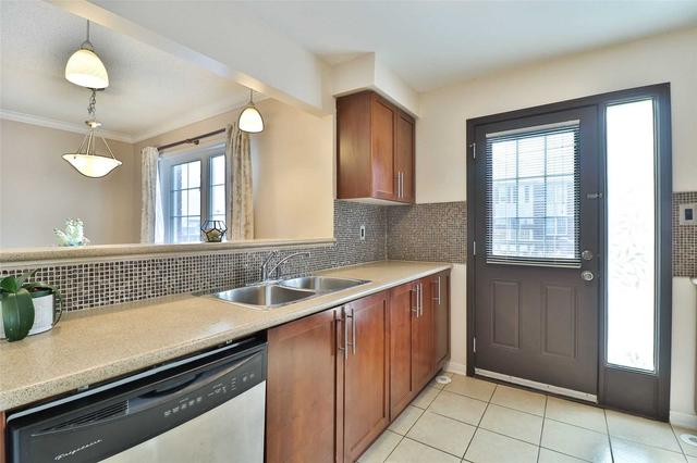 651 Frank Pl, House attached with 2 bedrooms, 2 bathrooms and 3 parking in Milton ON | Image 9