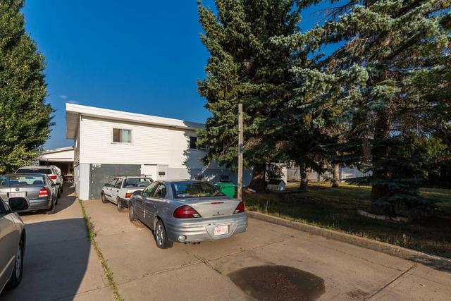 4305 11 Street N, Home with 5 bedrooms, 3 bathrooms and 3 parking in Lethbridge AB | Image 2