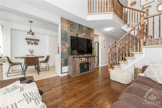 291 Macoun Circle, Townhouse with 3 bedrooms, 4 bathrooms and 2 parking in Ottawa ON | Image 9