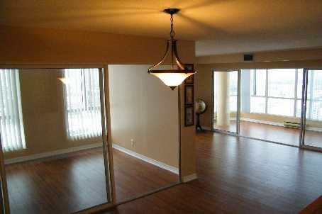 1904 - 145 Hillcrest Ave, Condo with 2 bedrooms, 2 bathrooms and 1 parking in Mississauga ON | Image 2
