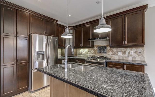 1245 Jezero Cres, House detached with 4 bedrooms, 4 bathrooms and 6 parking in Oakville ON | Image 7