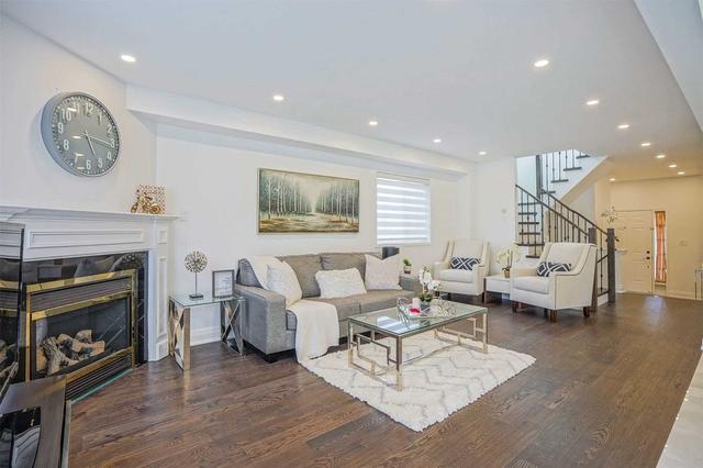 117 Edward Jeffreys Ave, House semidetached with 3 bedrooms, 3 bathrooms and 3 parking in Markham ON | Image 2