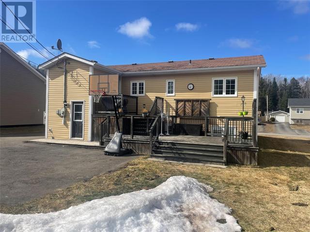 4 Rose Street, House detached with 3 bedrooms, 2 bathrooms and null parking in Bishop's Falls NL | Image 4