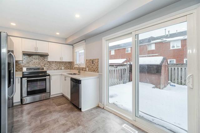32 Softneedle Ave, House semidetached with 3 bedrooms, 3 bathrooms and 3 parking in Brampton ON | Image 4