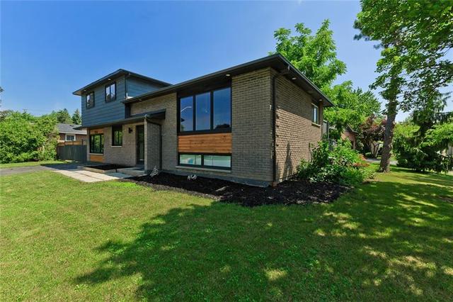 854 Cabot Trail, House detached with 5 bedrooms, 3 bathrooms and 4 parking in Milton ON | Image 3