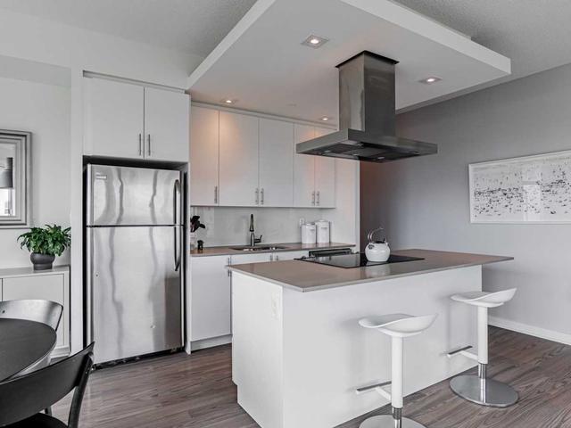 526 - 165 Legion Rd, Condo with 2 bedrooms, 2 bathrooms and 1 parking in Toronto ON | Image 5