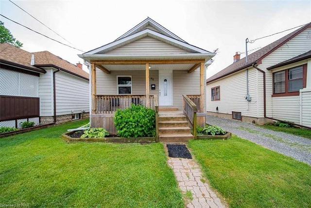96 Vale Ave, House detached with 2 bedrooms, 1 bathrooms and 2 parking in St. Catharines ON | Image 1