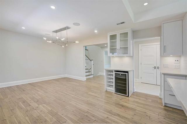 29 Aylesbury Rd, House detached with 5 bedrooms, 4 bathrooms and 6 parking in Toronto ON | Image 2