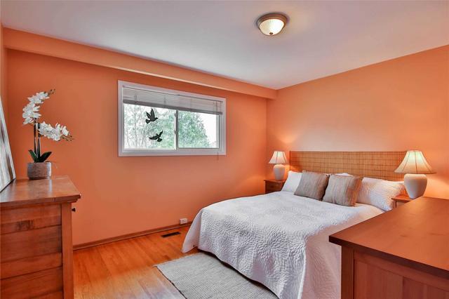 9 Lowbank Crt, House semidetached with 4 bedrooms, 2 bathrooms and 3 parking in Toronto ON | Image 13