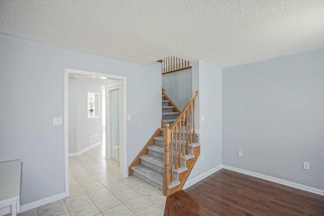 846 Luxton Dr, House semidetached with 4 bedrooms, 3 bathrooms and 2 parking in Milton ON | Image 37