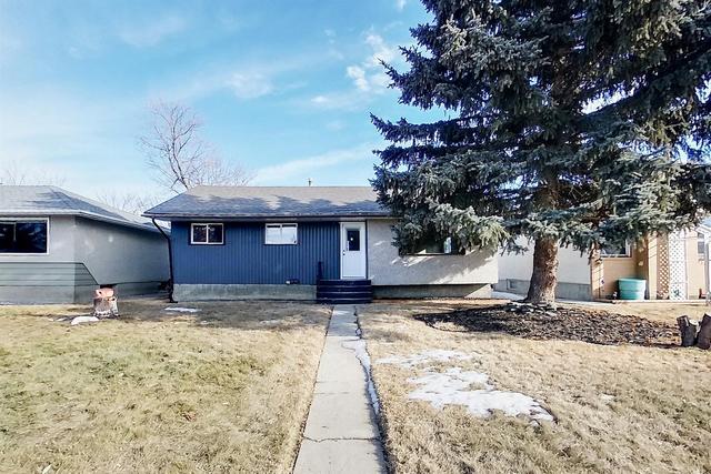 5614 41 Street, House detached with 5 bedrooms, 2 bathrooms and 1 parking in Red Deer AB | Image 1