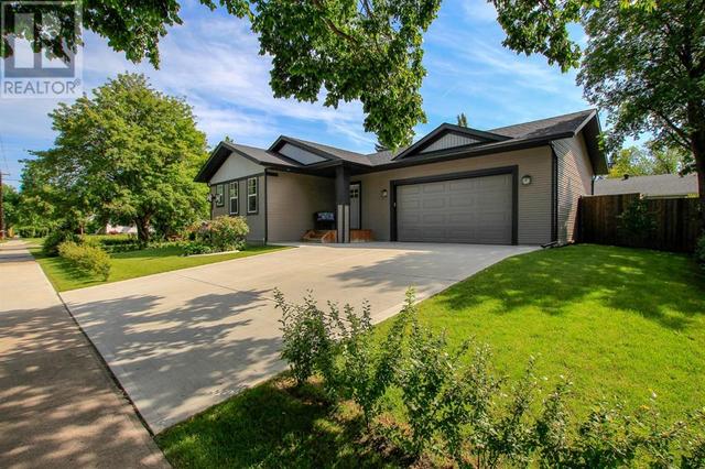3541 44 Avenue, House detached with 4 bedrooms, 3 bathrooms and 4 parking in Red Deer AB | Image 1