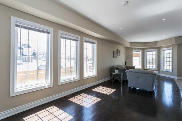 13301 Bathurst St, House attached with 3 bedrooms, 3 bathrooms and 1 parking in Richmond Hill ON | Image 8