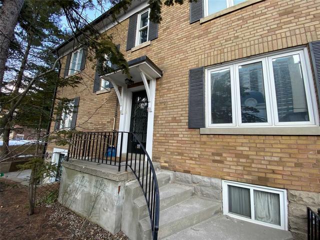 2nd fl - 355 Spadina Rd, House detached with 2 bedrooms, 1 bathrooms and 1 parking in Toronto ON | Image 1