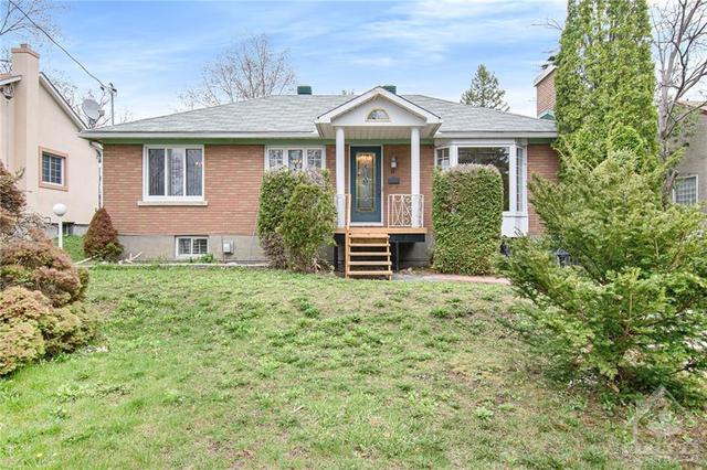 61 Crownhill Street, House detached with 3 bedrooms, 2 bathrooms and 5 parking in Ottawa ON | Image 2