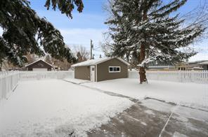 8627 48 Avenue Nw, House detached with 4 bedrooms, 3 bathrooms and 3 parking in Calgary AB | Image 38