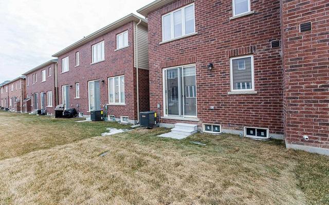 321 Robert Parkinson Dr, House attached with 3 bedrooms, 3 bathrooms and 2 parking in Brampton ON | Image 17