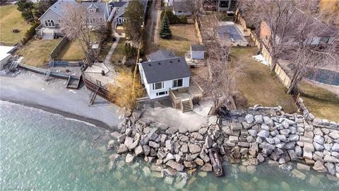 18 1/2 Lakeshore Road, House detached with 2 bedrooms, 1 bathrooms and 6 parking in Hamilton ON | Card Image